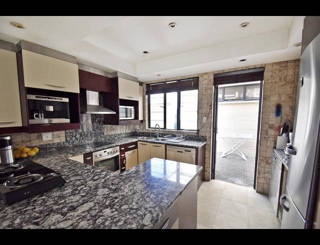 2 BEDROOM TOWNHOUSE FOR SALE IN BEDFORD GARDENS